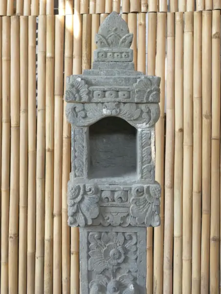 Product image 4 of the product “Balinese shrine Old Style - Made from cement and Taro Sand, 160cm height ”